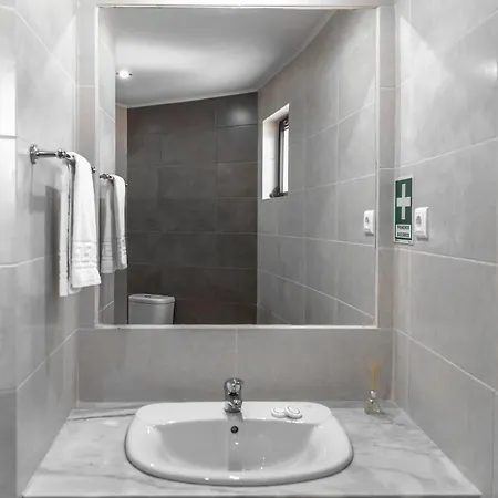 Spacious T3, Pool View Balcony, Oura 阿尔布费拉